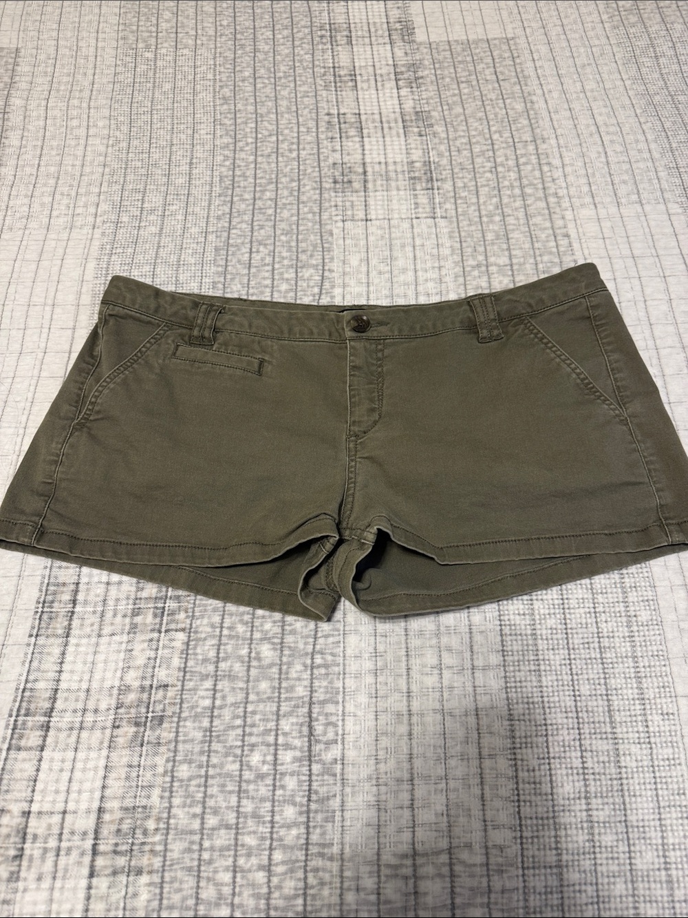 Express size 10 green cargo shorts